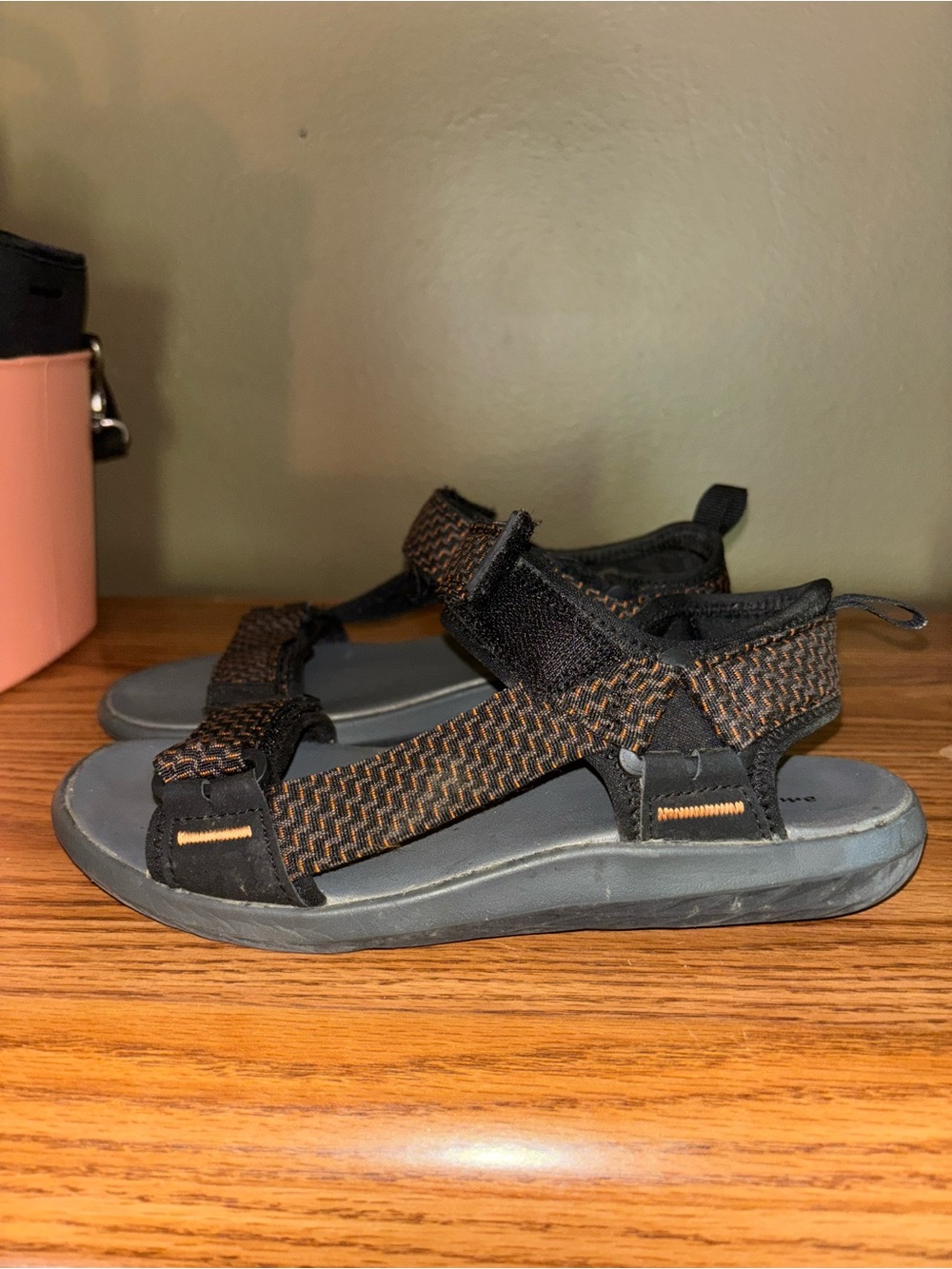 Woman’s sandals - Picture 2 of 4